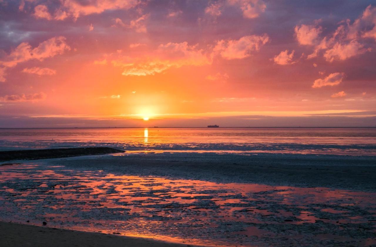 קושהאבן Duhnentraum Bestlage Am Sandstrand, Balkon,Meerblick, Parkplatz, Aufzug, Wlan, Bettwaesche,Handtuecher,Netflix Uvm מראה חיצוני תמונה